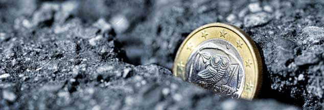 Der Euro, heilige Münze der europäischen Wirtschaftsunion: Was aber ist, wenn einzelne Mitgliedsstaaten sich hoch verschulden? Am Umgang mit Griechenland zeigt sich, wie schlecht die Idee des Schuldenerlasses verankert ist.  (Foto: pa/Chromorange/Ohde)