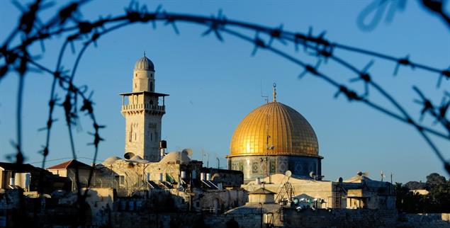 Viel Religion, wenig Platz: Die Kuppel des Felsendoms in Jerusalem (Foto: pa / Marius Becker)