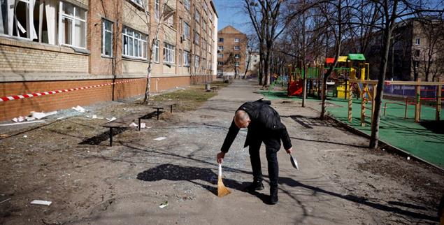 Wiederaufbau in Kiew: »Dass die Gefahr für uns in Kyiv wirklich vorbei ist, glaube ich nicht.« (Foto: Reuters/Thomas Peter)
