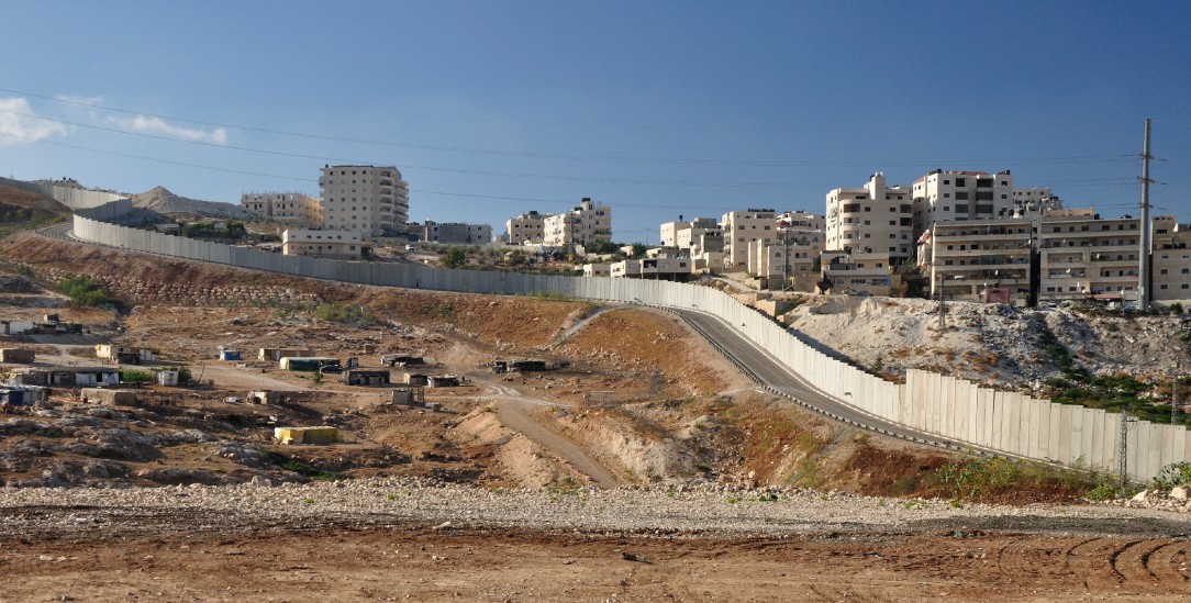 Klare Grenze: Mauer, die Israel vom Westjordanland trennt (Foto: stock.adobe.com / voddol)