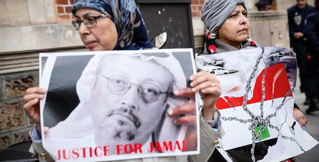 Vor der saudischen Botschaft in Paris: Frauen demonstrieren Ende Oktober 2018 für Menschenrechte - und erinnern an das Schicksal Jamal Khashoggis. (Foto: pa/Padilla)
