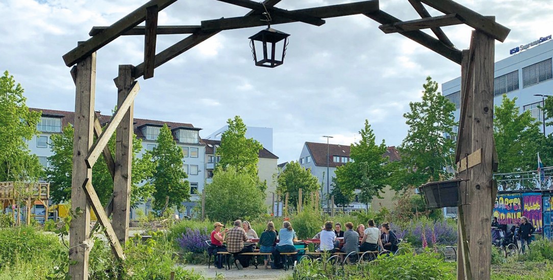 Pflanzen, sich austauschen, verweilen: Der Lucie-Flechtmann-Platz in Bremen wurde zu einem grünen Treffpunkt (Foto: ab-geht-die-Lucie / FB)