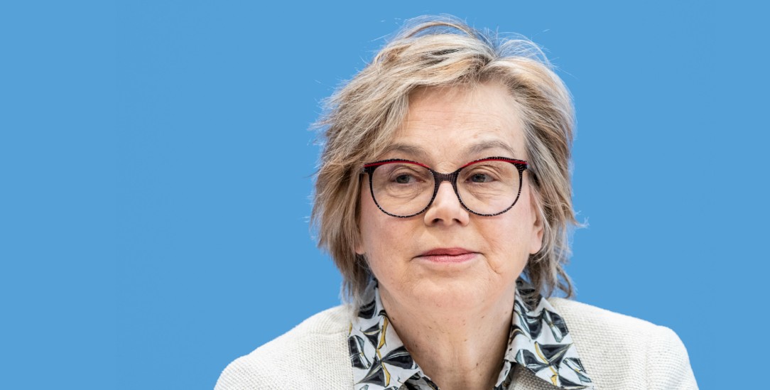 Eva Maria Welskop-Deffaa schätzt an Linken-Politikerin Elif Eralp, dass sie sich in Berlin gegen Rassismus und gegen Diskriminierung eingesetzt hat. Mit der Linken würden die Wohlfahrtsverbände besser zusammenarbeiten als mit der AfD (Foto: pa/Chris Emil Janssen)