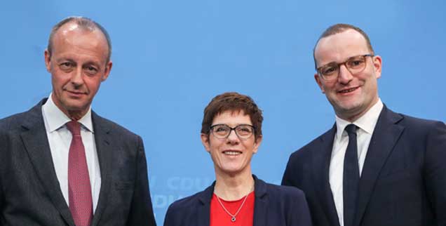 Die Kleinste ist obenauf: Annegret Kramp-Karrenbauer hat künftig den Parteivorsitz inne. Ihre Konkurrenten Merz (links) und Spahn (rechts) haben das Nachsehen. (Foto: pa/Eventpress Rekdal)