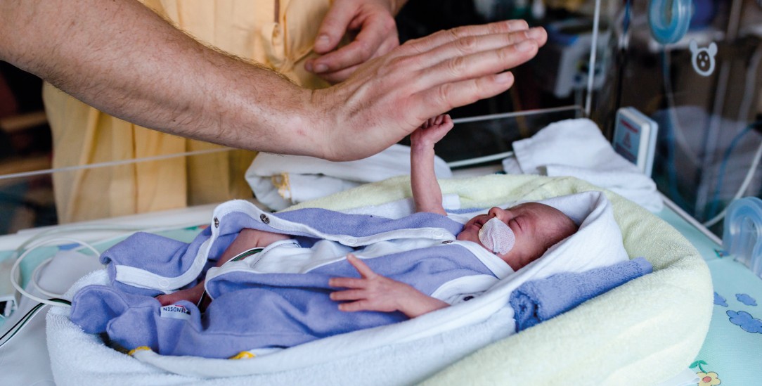 Frühchen im Krankenhaus: Aufwendig, aber lukrativ für die Krankenhäuser(Foto: Getty Images / iStockphoto / Jana Richter)