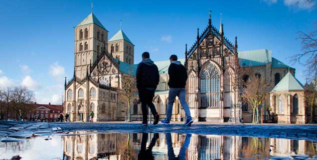 Der Domplatz in Münster, noch spätwinterlich: In der Metropole Westfalens findet vom 9. bis zum 13. Mai 2018 der Katholikentag statt. (Foto: pa/Kappeler)