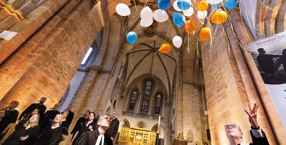 Loslassen und Kirchenträume wagen. Ein ökumenischer Gottesdienst im Osnabrücker Dom. (Foto: epd/Detlef Heese)