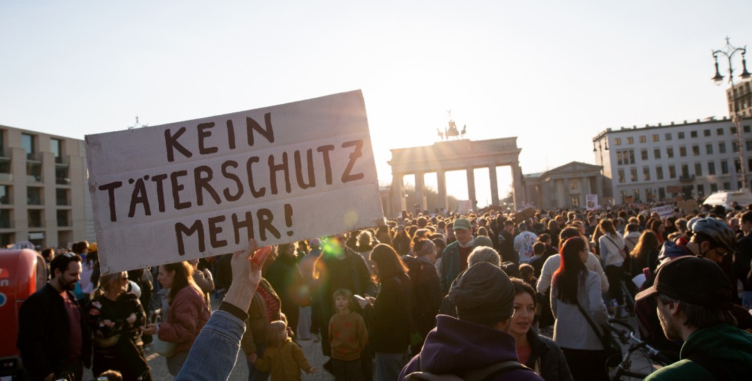 Solidarität mit Collien Fernandes: Demonstration gegen sexualisierte Gewalt am 22. März in Berlin. (Foto: pa/Caro Kadatz)
