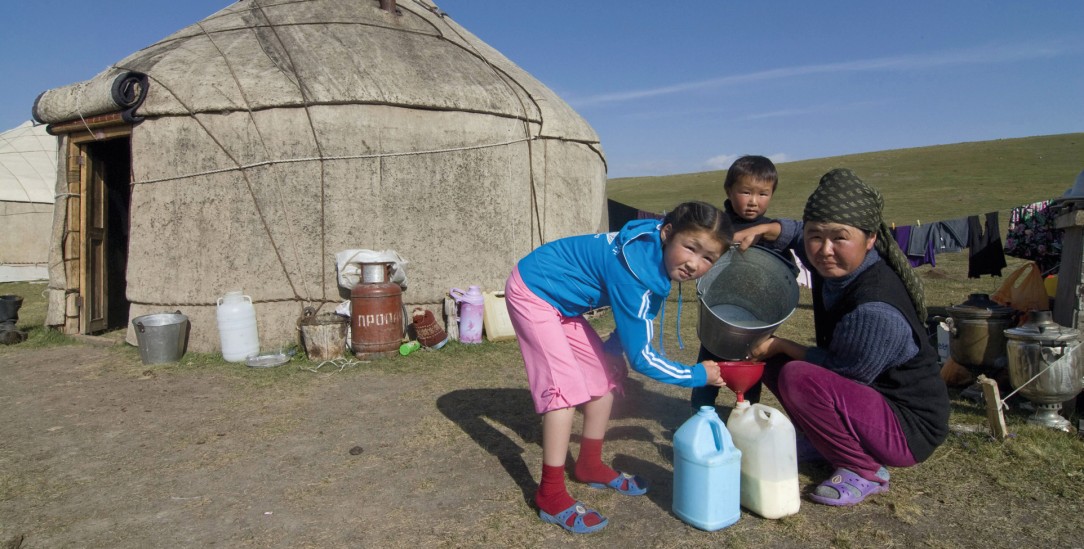 Harter Alltag: Frauen in Kirgistan haben oft keine Perspektive (Foto: imago images / robertharding)