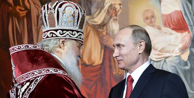 Knüpften ein enges Band zwischen der Russischen Orthodoxen Kirche und dem Staat: Kirill, der Patriarch von Moskau, und Präsident Vladimir Putin in der Christ-Erlöser-Kathedrale von Moskau (Foto:  REUTERS/Alexei Druzhinin/RIA Novosti/Kremlin)