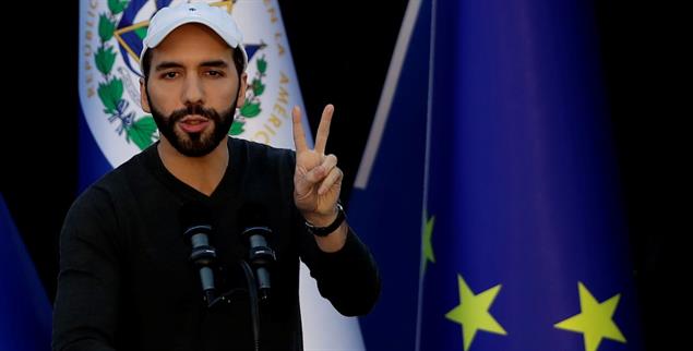 Gibt sich smart: El Salvadors Präsident Nayib Bukele. Er ist stolz darauf, dass die nächsten Miss Universe-Wahlen in El Salvador stattfinden (Foto: PA/EPA/Rodrigo Sura)