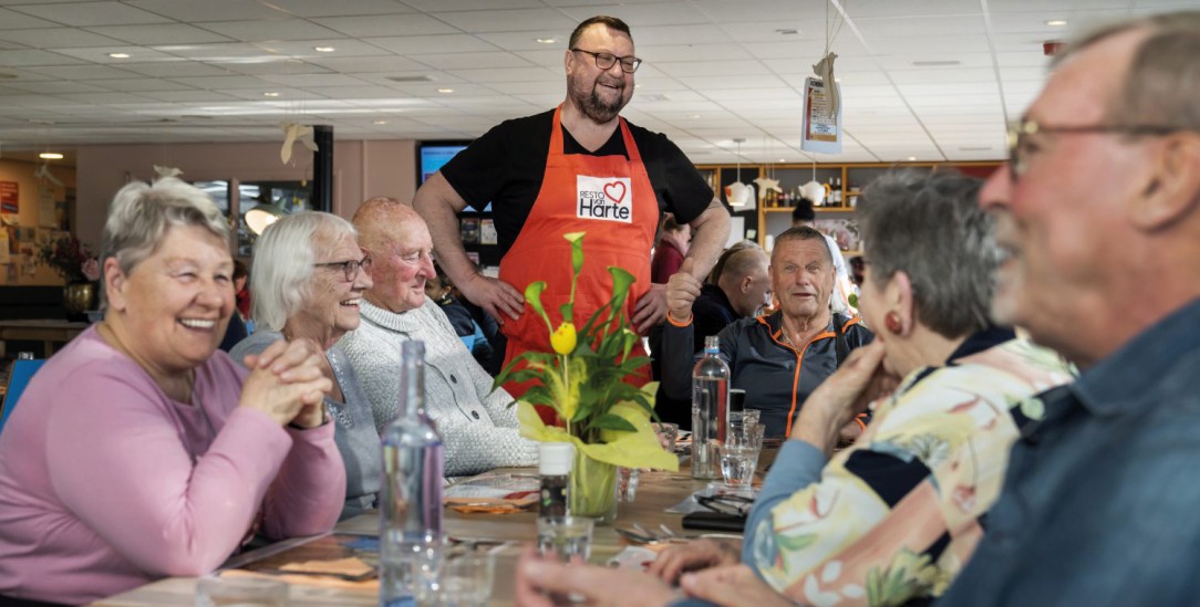 Abendessen im Resto van Harte: Mit anderen am Tisch schmeckt es viel besser (Foto: www.restovanharte.nl)