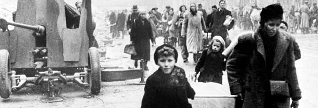 Kriegsende1945: Flüchtlinge kehren in das zerstörte Berlin zurück. (Foto: pa/Itar-Tass)


