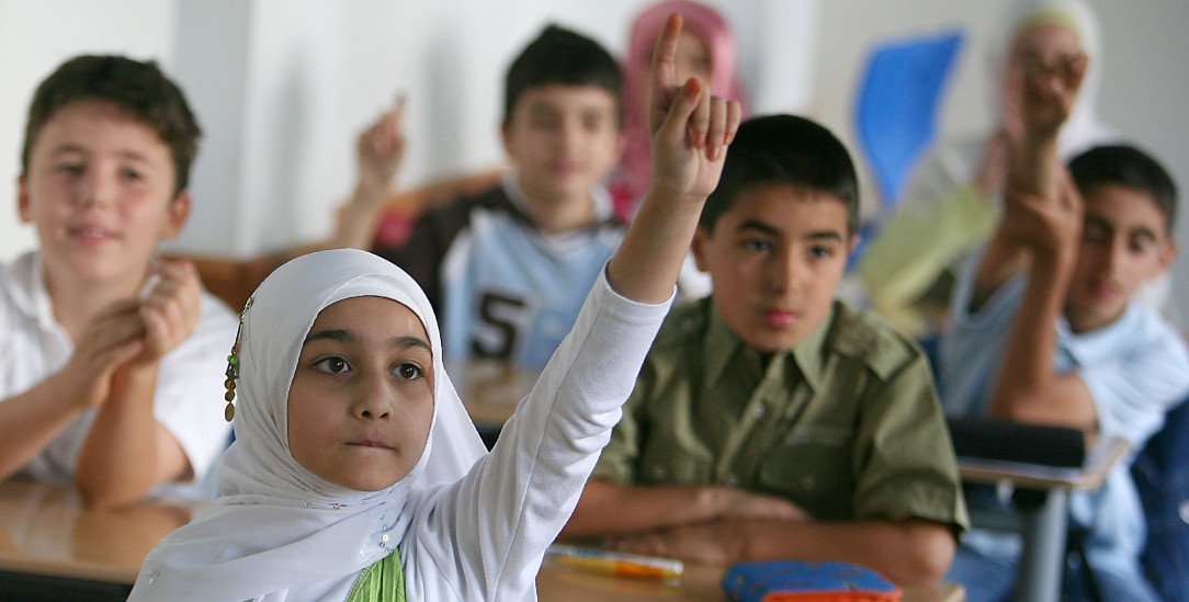 Es muss nicht gleich eine türkische Schule sein: Einige deutsche Schulen bieten Türkisch als Pflichtsprache ab der 5. Klasse an, etwa das Privatgymnasium »Dialog« in Köln (Foto: pa/Berg)