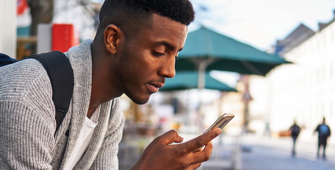 Das Smartphone ist nur der erste Schritt in die digitale Welt. Sich online zu bewerben und Vorstellungsgespräche per Videokonferenz zu absolvieren, ist heute ein Muss (Foto: Getty Images/iStockphoto/Sufiyan Huseen)