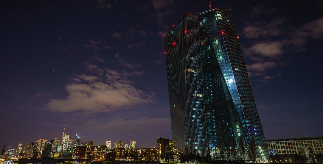 Symbolische Dunkelheit: Die Europäische Zentralbank in Frankfurt am Main zur Earth Hour. Symbolische Dunkelheit: Die Europäische Zentralbank in Frankfurt am Main zur Earth Hour.
