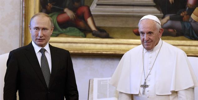 Kein Diplomat: Im Jahr 2019 empfing Papst Franziskus schon einmal Wladimir Putin. Foto: pa/Haring/Pool/Spaziani)
