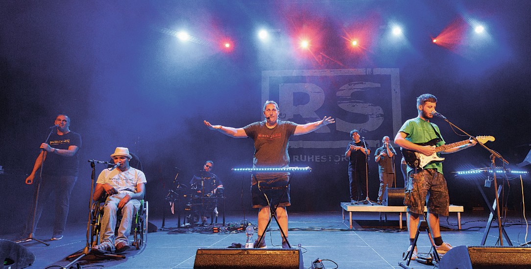 Liebt das Rampenlicht: Kay-Uwe Gebert, Musiker aus vollem Herzen (Foto: EVIM/Carsten Simon)