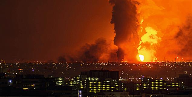 Rauch und Flammen steigen am Ort der Luftangriffe auf ein Öldepot in Teheran am 7. März 2026 auf (Foto: pa/SIPA)