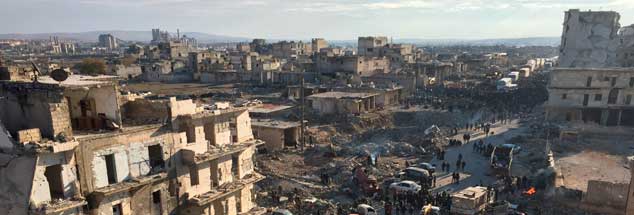 Wie geht es weiter mit den Menschen in Aleppo? Ganz klar ist nur eines: sie brauchen dringend die Hilfe der internationalen Gemeinschaft (Foto: pa/Ömer)
