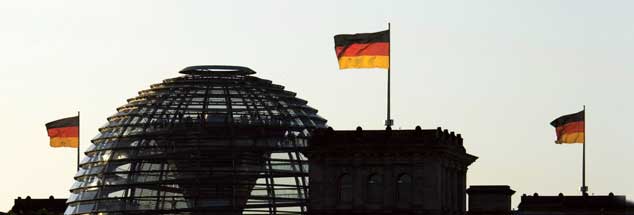 Die Kuppel des Reichstagsgebäudes in Berlin: Der Bundestag hat Angela Merkel am 17. Dezember mit 462 Stimmen mehrheitlich als Kanzlerin wiedergewählt (Foto: pa/Krimmer)