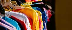 Unter welchen Bedingungen die Kleidung produziert wurde kann der Kunde nicht immer wissen (Foto: pa/Katz Arni)