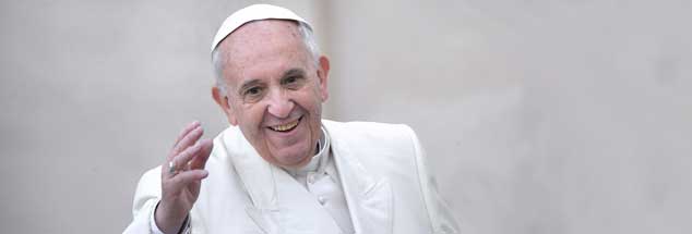 Dieser Papst ist nicht nur in seiner persönlichen Performance zugewandt, sondern auch in seinem ersten Apostolischen Schreiben: »Ein Kirche im Aufbruch ist eine Kirche mit offenen Türen.« Das ist einer von zahlreichen offenen Sätzen in dem 180-Seiten-Werk, das Franziskus heute in Rom vorstellte. (Foto: pa/Spaziani)
