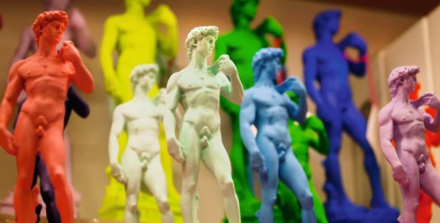 Ein Bild von einem Mann: Michelangelos Skulptur »David« wird bis heute als farbiges Souvenir in die ganze Welt transportiert (Foto: istockphoto/Radiokukka)_