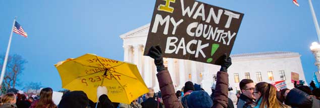 »Ich will mein Land zurück«: Demonstration vor dem Obersten Gerichtshof in Washington. Zahlreiche Gruppen organisieren in den USA den zivilen Widerstand gegen Trumps Politik. (Foto: imago/UPI Photo)