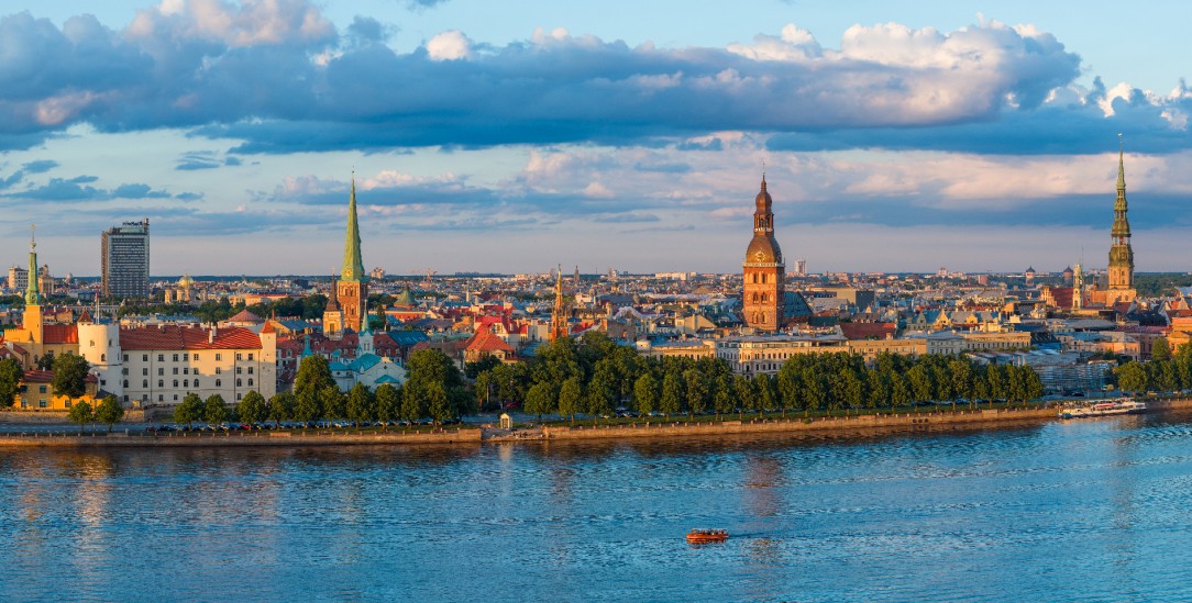 Christliche Vielfalt in Riga: Die Kirchen stehen einträchtig nebeneinander, doch nahe ist man sich nicht. (Foto: istock by Getty / imantsu)