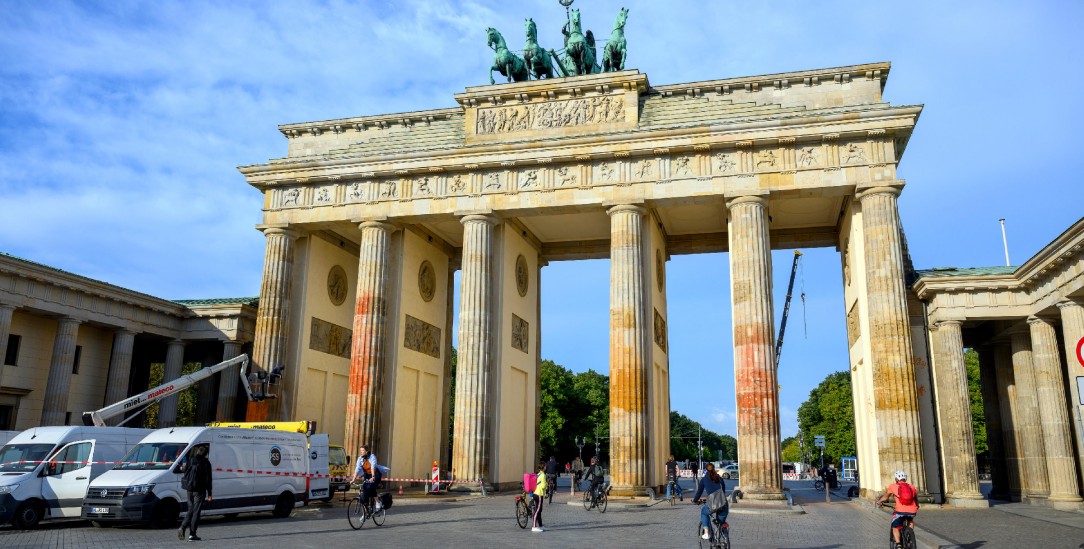 Farbbeutel gegen das Brandenburger Tor: Das Verständnis für solche Aktionen ist gering. (Foto: pa/Stefan Müller)