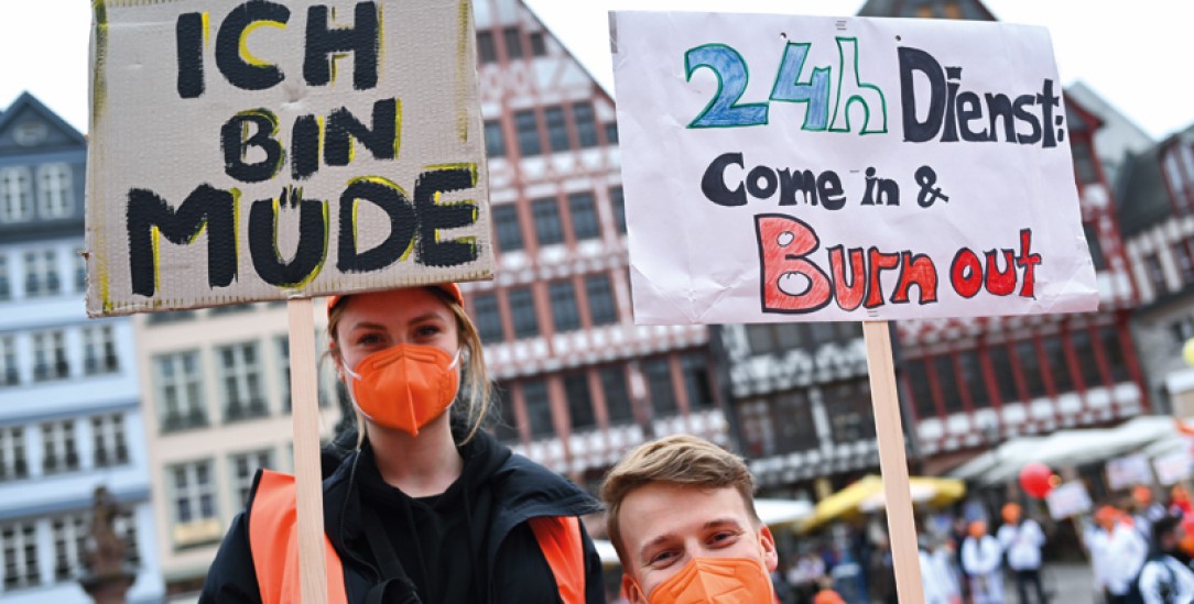 Warnstreik: Klinikärzte fordern Ende März in Frankfurt am Main bessere Arbeitsbedingungen. (Foto: PA/DPA/Arne Dedert)