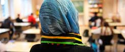 Ende eines faktischen Berufsverbots: Das Bundesverfassungsgericht erlaubt muslimischen Lehrerinnen nun das Tragen eines Kopftuchs an der Schule. (Foto: pa/Thissen)