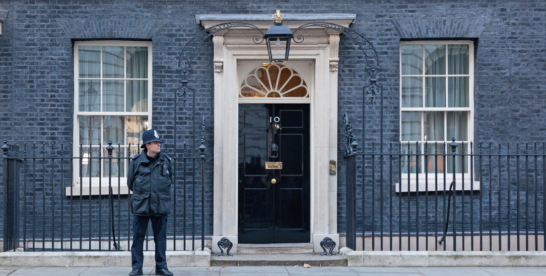 Der Nächste bitte: In die Downing Street könnte schon bald ein neuer Hausherr einziehen: Andy Burnham. Er wäre der siebte Premierminister seit dem Brexit (Foto: iStock by Getty / DZarzycka)