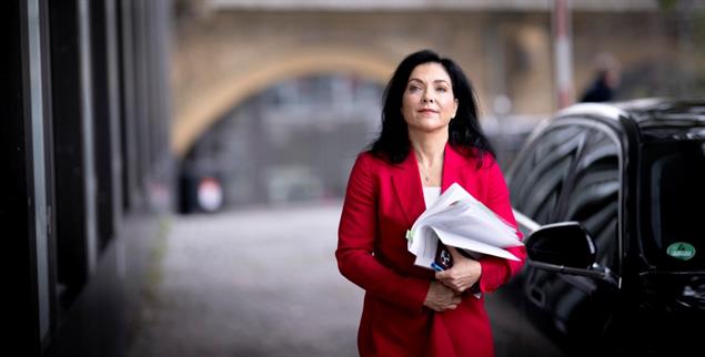 Wirtschaftsministerin Katherina Reiche (CDU) setzt auf Rezepte der Vergangenheit. Die Wirtschaft soll liberalisiert werden, der Kündigungsschutz gelockert und Sozialleistungen sollen sinken. (Foto: PA/Ipon/Stefan Boness)