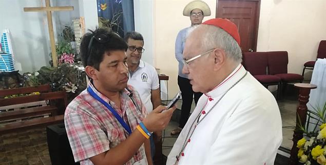 Das Ohr beim Volk: Reporter Mario Calle von Radio Catolica (Foto: facebook/iglesiadecuenca)