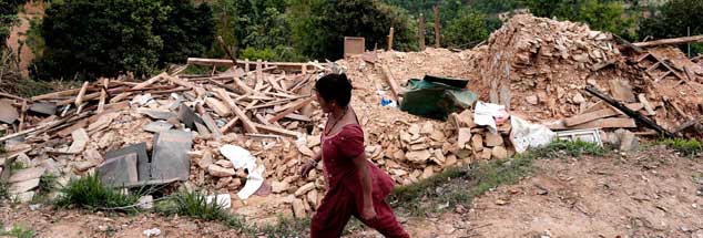 Weit über 100 000 Häuser sind in Nepal durch das verheerende Erdbeben vor einer Woche zerstört worden, in den letzten Tagen wurden immer noch Verschüttete geborgen