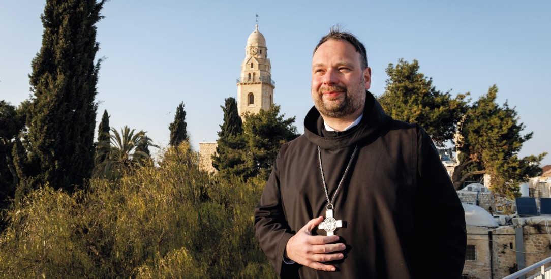 Mit »wirklich großem« Kreuz: Benediktiner-Abt Nikodemus Schnabel (KNA/Andrea Krogmann)