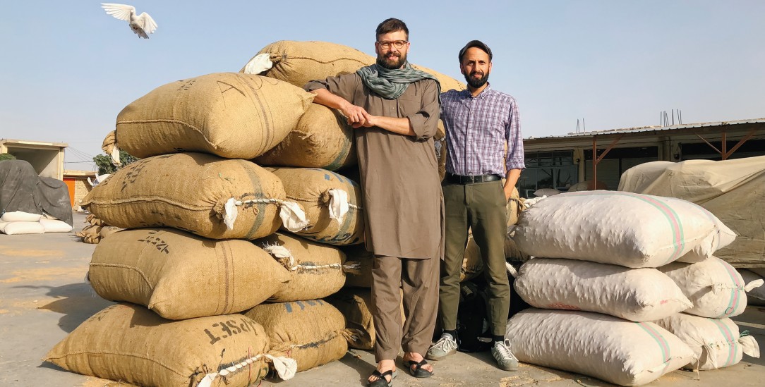 Wandel durch Handel: Gernot Würtenberger und Salem El-Mogaddedi in Afghanistan (Foto: Conflictfood/Benjamin Thieme)