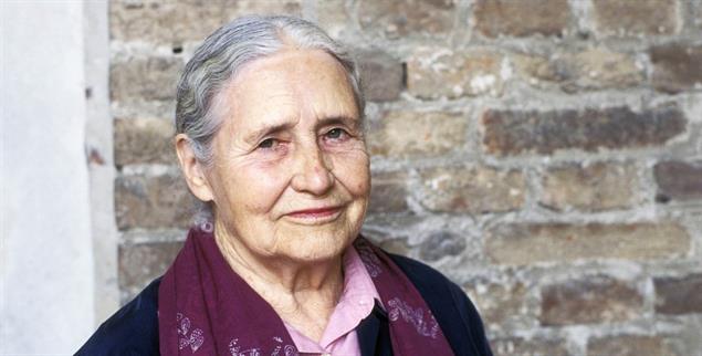 Lakonisch, illusionslos und wahrhaftig: Doris Lessing (Foto: pa / Leonardo Cendamo/Leemage)