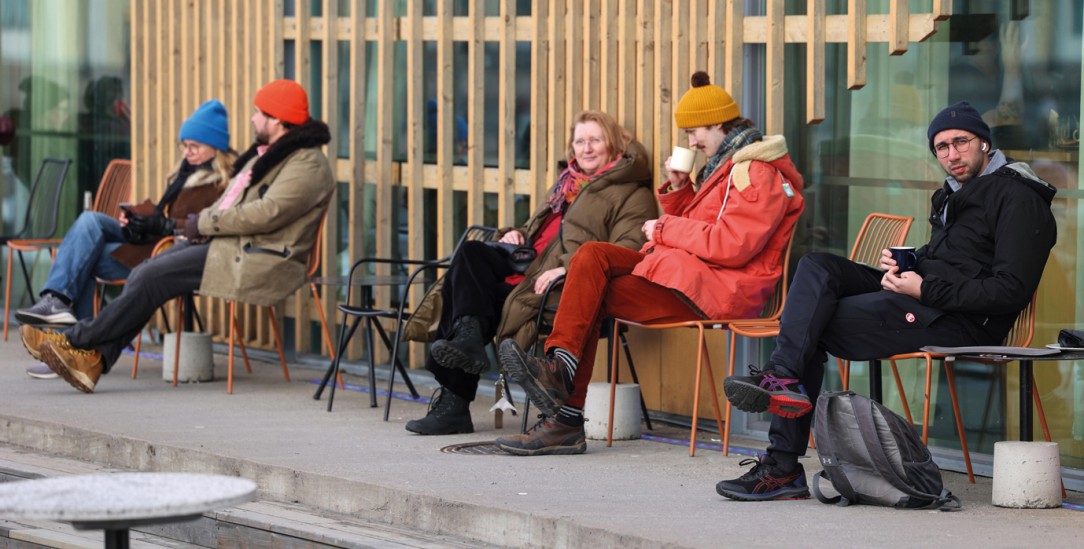 Happy in Helsinki: Bewohner der finnischen Hauptstadt beim sonntäglichen Kaffeetrinken(Foto: PA / Sipa USA / SOPA Images)