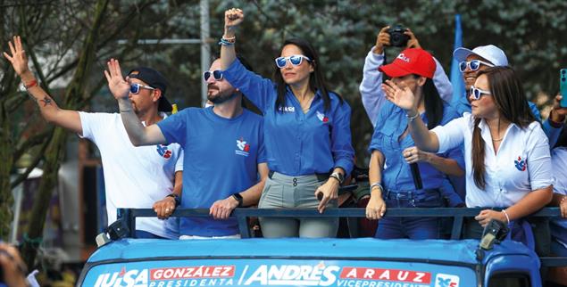 Will den Präsidenten stürzen: Luisa González bei ihrer Kampagne in Quito(Foto: PA / EPA / JOSE JACOME)