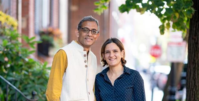Nobelpreisträger: das Ehepaar Abhijit Banerjee und Esther Duflo (Foto: pa/Vickmark)