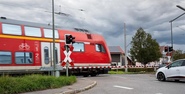 S-Bahn statt Auto: Frankfurt am Main lockt mit einem kostenlosen Deutschlandticket. (Foto: pa/Eibner-Pressefoto)