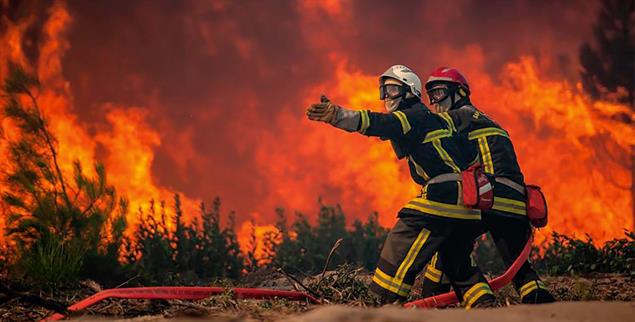 Die Waldbrandsaison in Europa hat bereits begonnen: Feuerwehrleute aus unterschiedlichen EU-Ländern sind in besonders gefährdeten Regionen im Einsatz. (Foto: PA / ASSOCIATED PRESS / Uncredited)