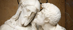 Die Statue von Ignazio Jacometti (1854) zeigt den Bruderkuss des Judas, mit dem er Jesus verrät. Damit fing das Leiden Christi an. Hat diese Szene uns heute noch etwas zu sagen? (Foto: iStock by Getty/Paolo Gaetano)