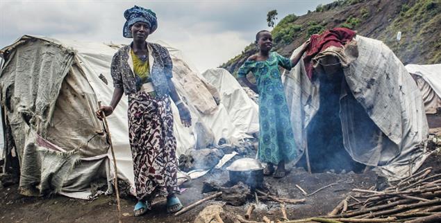 Frauen sind die ersten Opfer des Krieges – vertrieben, ihrer Habe beraubt; viele werden vergewaltigt. (Fotos: Primo Jasmin Mauridi)