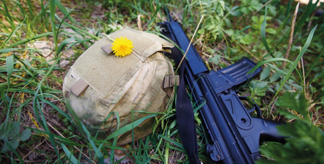 Die Waffen nieder: In einigen Ländern ist Kriegsdienstverweigerung noch immer illegal (Foto: Getty Images/iStockphoto/Vadym Petrochenko)f
