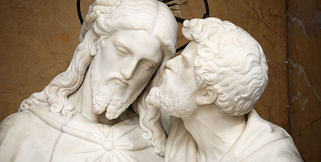 Die Statue von Ignazio Jacometti (1854) zeigt den Bruderkuss des Judas, mit dem er Jesus verrät. Damit fing das Leiden Christi an. Hat diese Szene uns heute noch etwas zu sagen? (Foto: iStock by Getty/Paolo Gaetano)