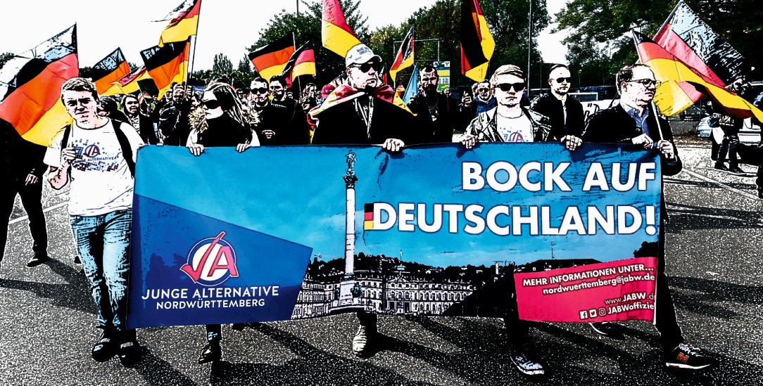 »Wir sind rechts«: Demo der AfD-Jugendorganisation Junge Alternative 2018 im württembergischen Ellwangen (Foto: pa/Maurer [Mod.])